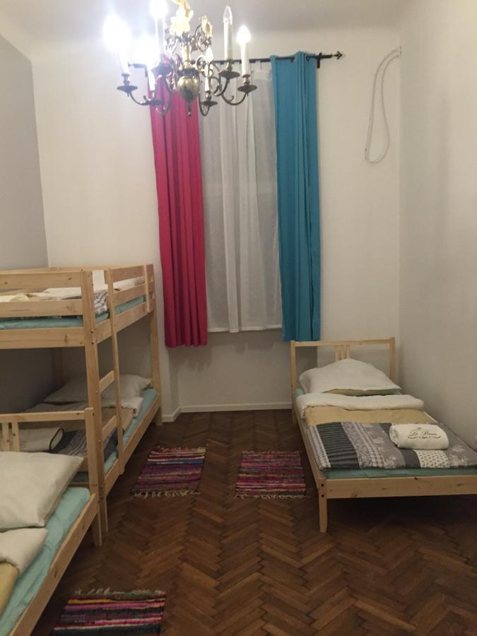 Hostel Wiktoria Краков Экстерьер фото