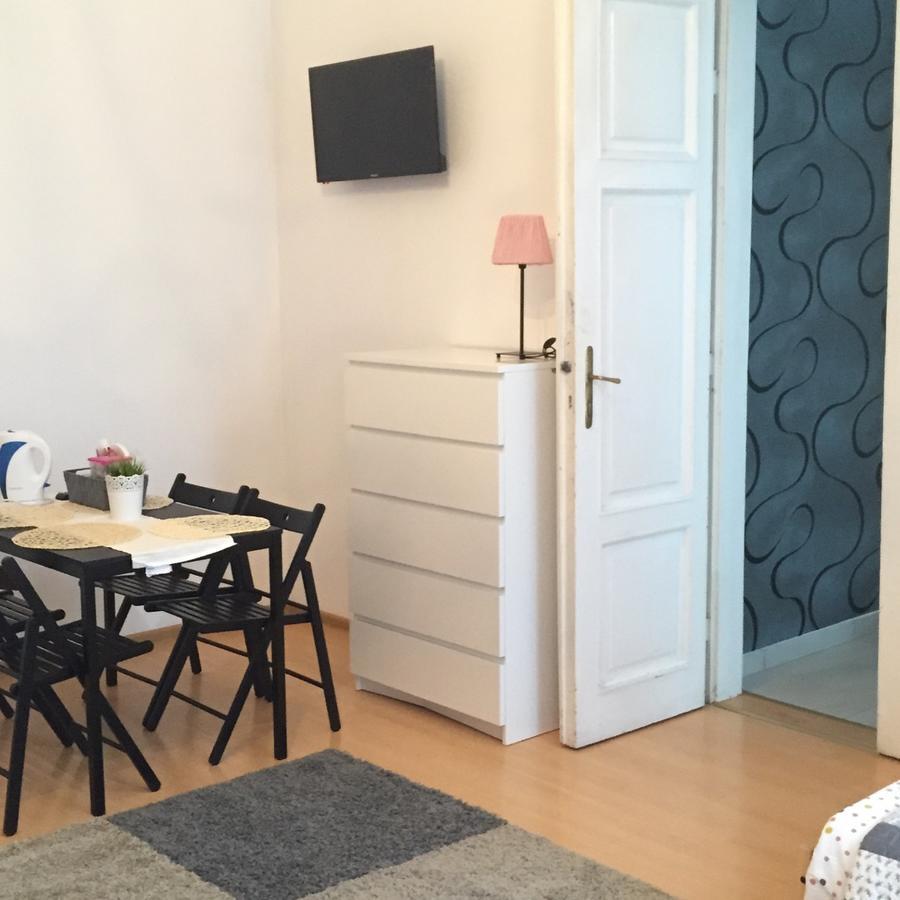 Hostel Wiktoria Краков Экстерьер фото