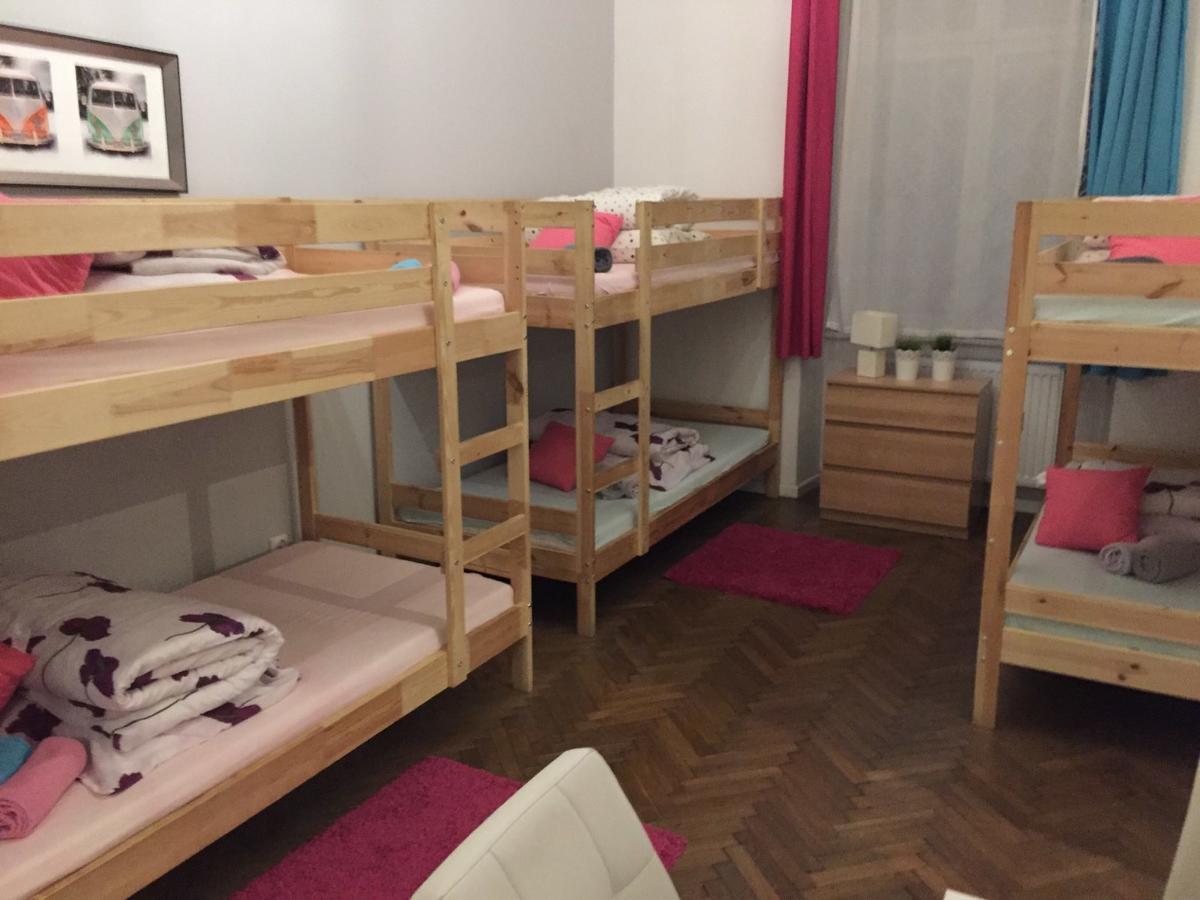 Hostel Wiktoria Краков Экстерьер фото