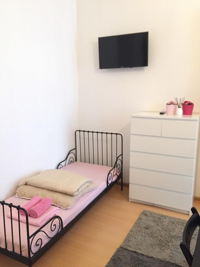 Hostel Wiktoria Краков Экстерьер фото