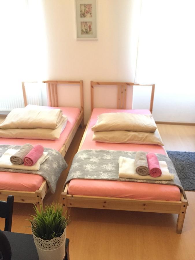 Hostel Wiktoria Краков Экстерьер фото
